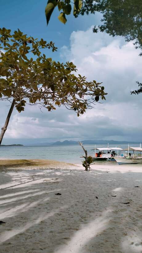 3DAYS AND 2NIGHTS SNORKEL ISLANDS HOPPING EXPEDITION - Day three: final swims and arrival at the opposite end