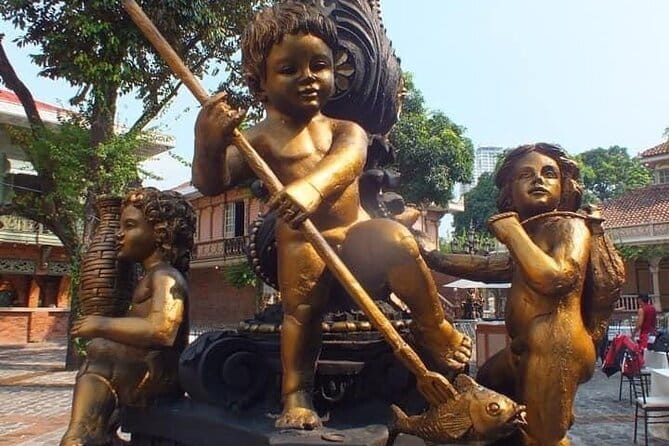 Bataan Tour in Las Casas Filipinas de Acuzar - Walking through the restored casas
