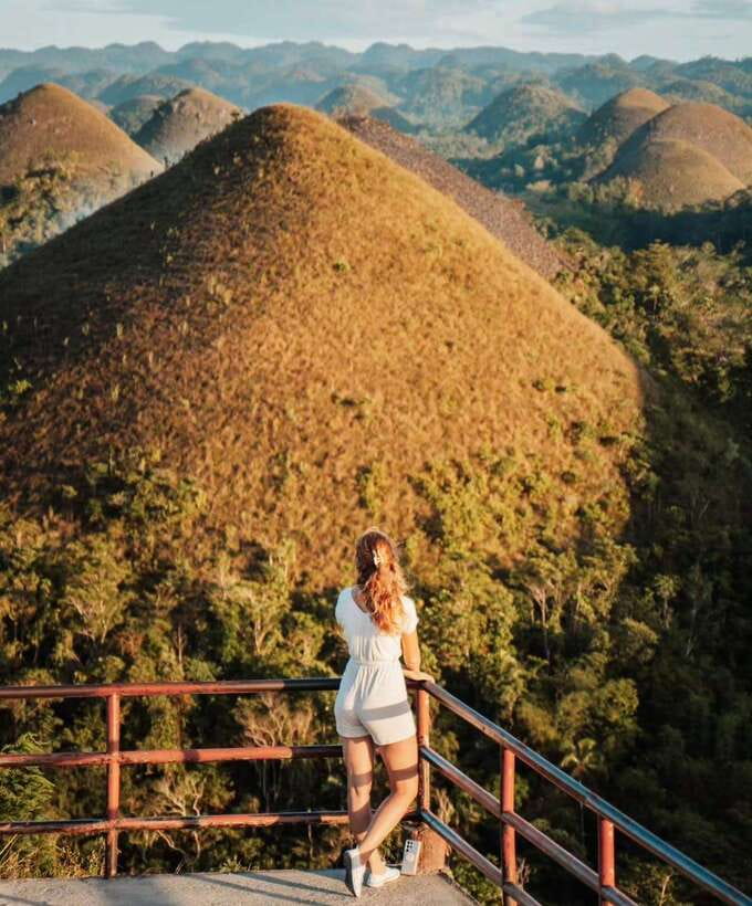 Bohol: Budget Chocolate Hills & Tarsiers -Backpacker Special - The Loboc River buffet cruise adds the biggest extra cost