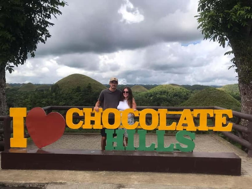 Bohol: Chocolate Hills, Loboc River, and Tarsier Tour - The Chocolate Hills viewpoint and the changing colors