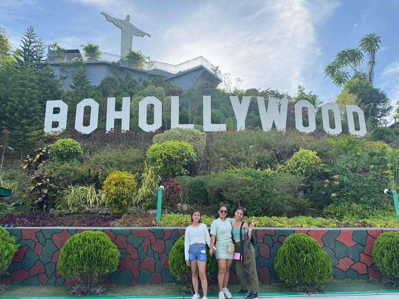 Bohol: Chocolate Hills, Loboc River Cruise, and Buffet Lunch - Tarsiers require quiet attention