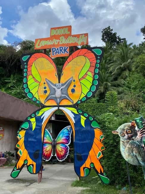 BOHOL: Chocolate Hills, Tarsiers and Loboc River Day Tour - Blood Compact Shrine: a brief history stop