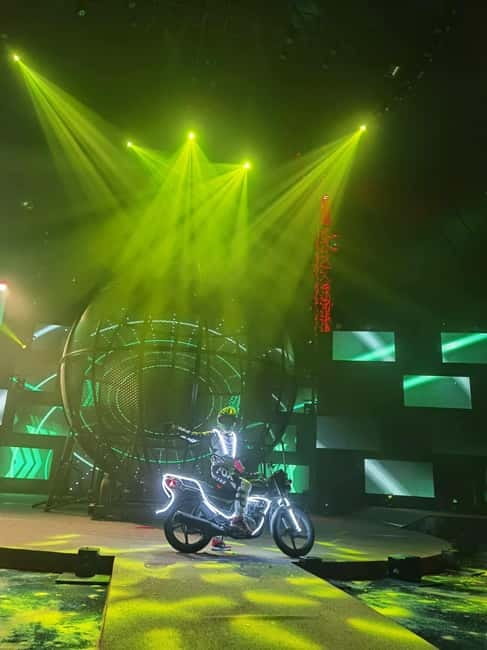 Bohol Show Ocean Fantasy - Magic offers a break from physical spectacle
