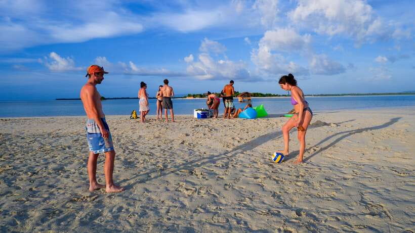 Bohol Virgin Island Sunset Tour - The 35-minute snorkeling stop