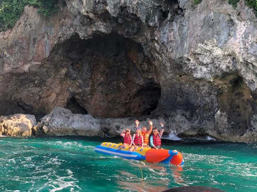 Boracay: Banana Boat Ride Experience - What makes the group format fun