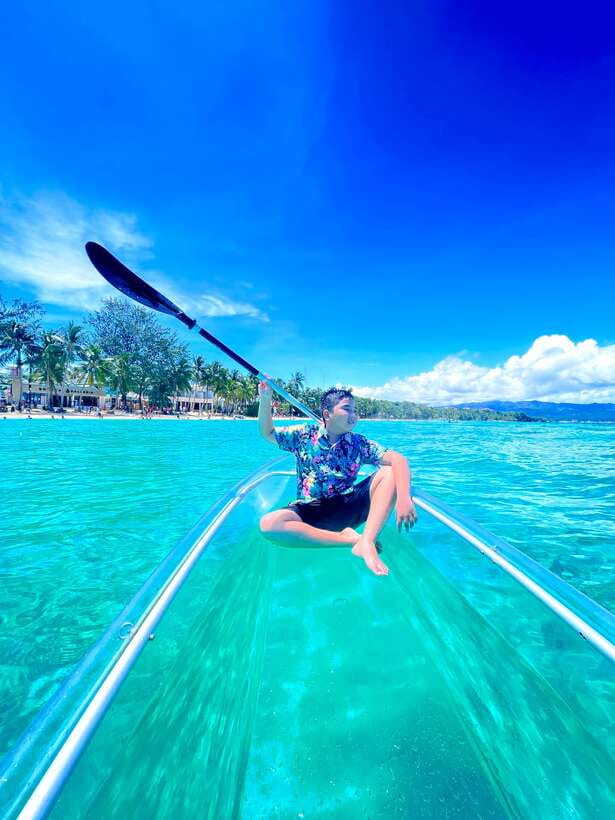 Boracay - Crystal Kayak phot-op Experience - Who will enjoy this short kayak shoot?