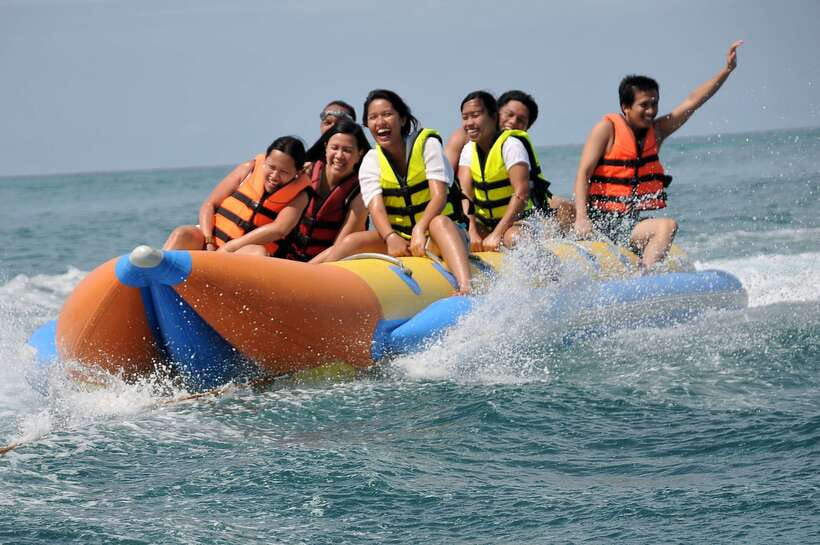 Boracay: Inflatable Banana or Dragon Boat Ride - The 15-minute burst of speed