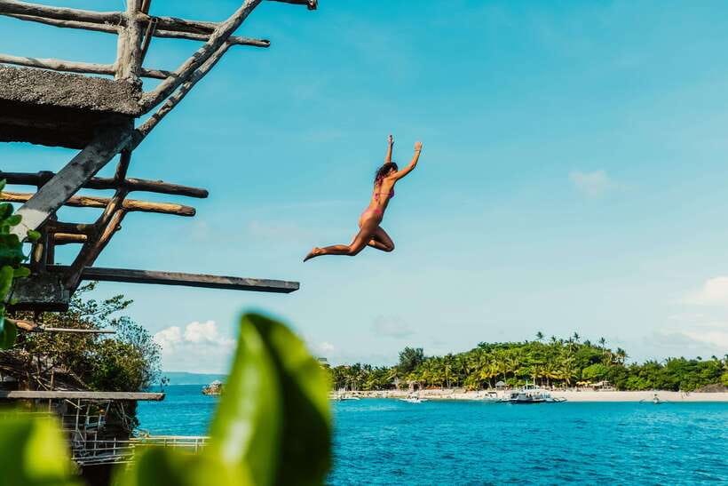 Boracay: Island Hopping & Cliff Jumping by Haqqy Life - The first secret stop and the promise of a good photo