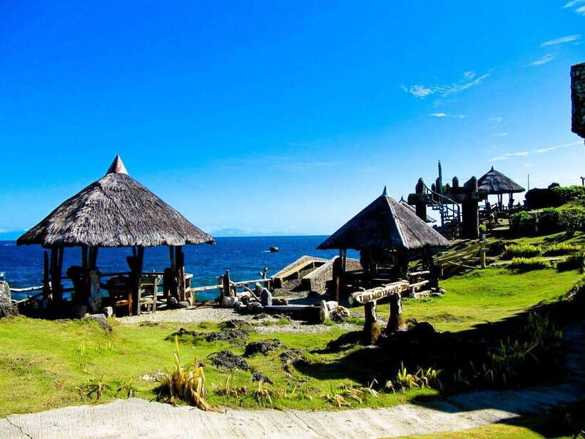 Boracay: Island Hopping Tour with Boodle Fight Lunch - A four-hour taste of Boracay beyond White Beach