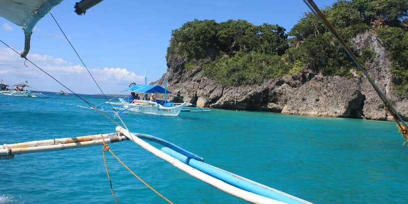 Boracay: Island Hopping Tour with Boodle Fight Lunch - The boodle fight lunch on banana leaves