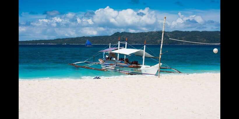 Boracay: Island Hopping Tour with Boodle Fight Lunch - Who will enjoy this boat trip most