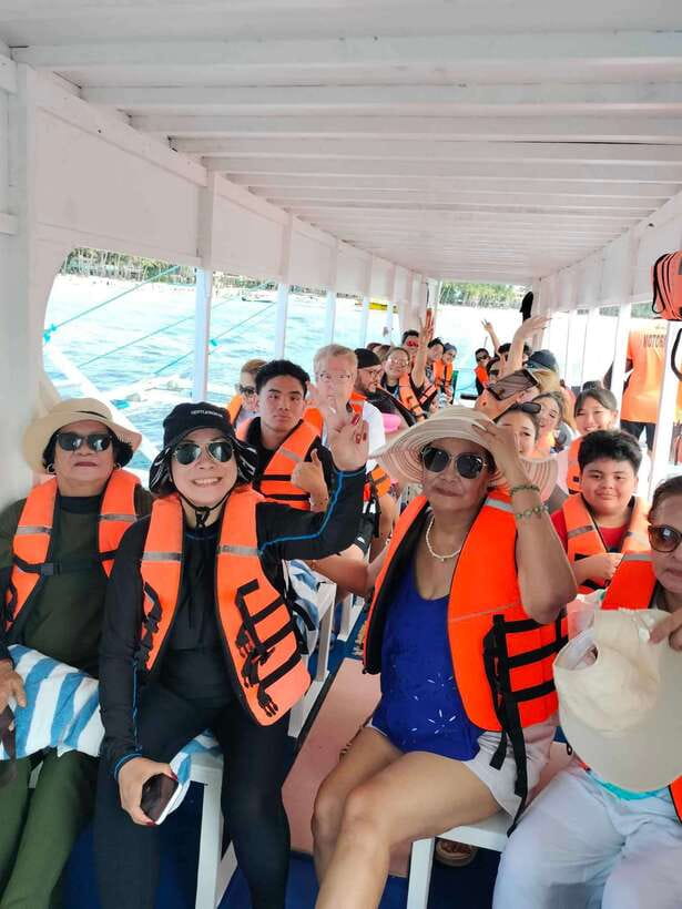 Boracay: Island Hopping with Snorkeling and Crystal Cove - Setting out around Boracay