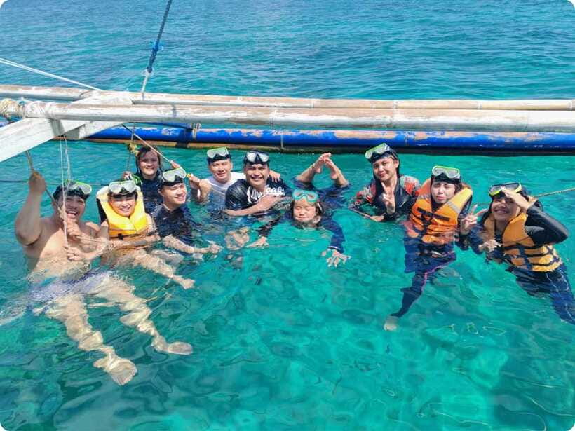 Boracay: Parasailing, Island Hopping, ATV Ride and Kawa Bath - Buffet lunch breaks up the morning rush