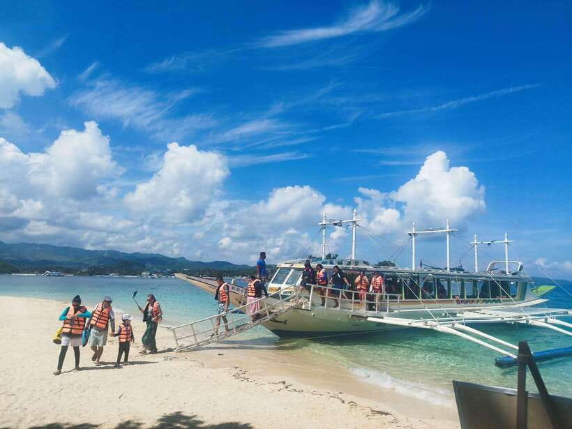 Boracay: Private Island Boat Tour and Lunch with Seaview - Crystal Cove and the island-hopping stops