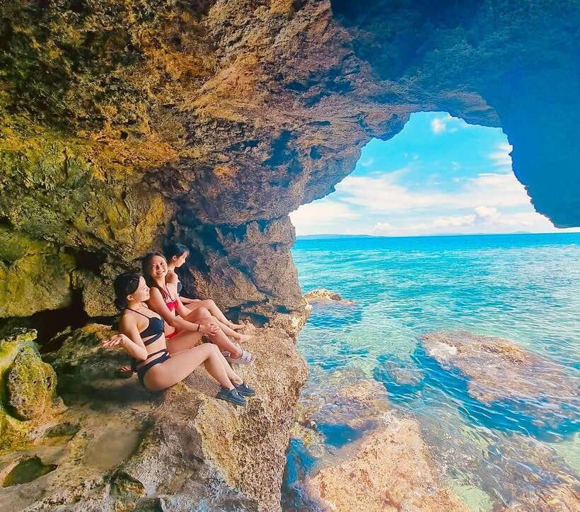 Boracay: Private Island Hopping & Snorkeling Tour - A local seafood BBQ lunch