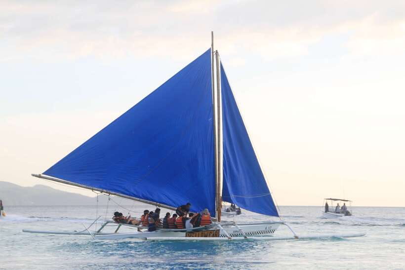 Boracay: Private Traditional Bamboo Boat Sailing Tour - Key points at a glance