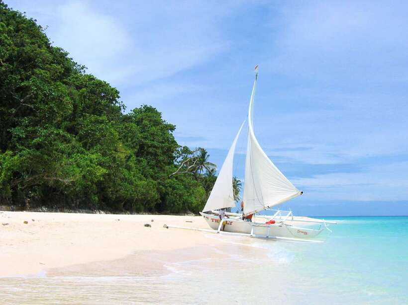 Boracay: Private Traditional Bamboo Boat Sailing Tour - What a Boracay paraw ride is really like