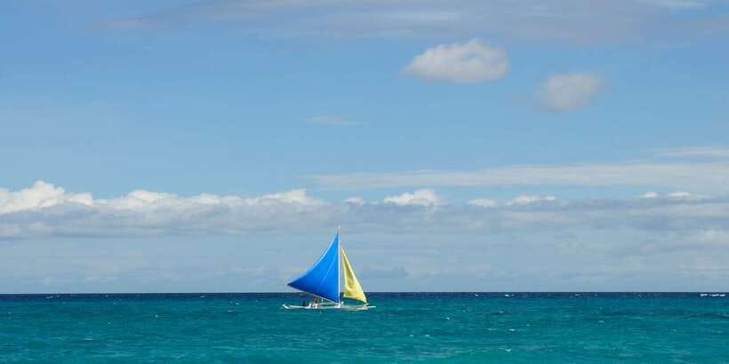 Boracay: Private Traditional Bamboo Boat Sailing Tour - One hour of sea air and island views