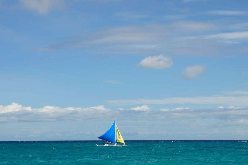 Boracay: Private Traditional Bamboo Boat Sailing Tour - Meeting near Astoria Station 1
