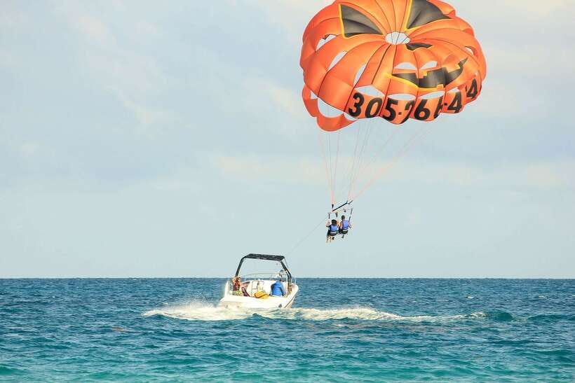Boracay: Solo or Tandem Parasailing Experience - From White Beach to the floating launch station