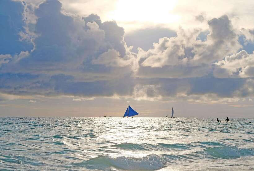 Boracay: Sunset Paraw Sailing Trip - Boarding the traditional bamboo double-outrigger