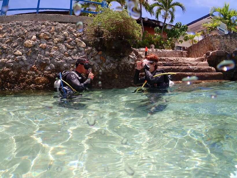 Cebu: Beach Scuba Diving Experience - The briefing makes this a good first underwater experience
