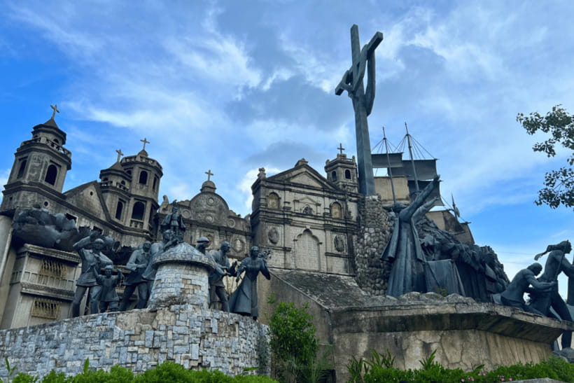 Cebu: Cebu City and Mactan Island Tour - The Heritage of Cebu Monument packs a lot into one view