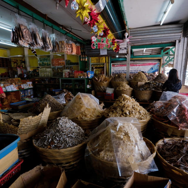 Cebu City: Best of Cebu Full-Day Guided Sightseeing Tour - House of Lechon puts lunch on your own tab