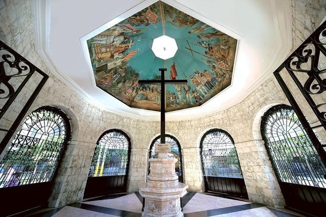 Cebu: Exploring Cebu City's rich history and Uphill Tour - Lunch at House of Lechon
