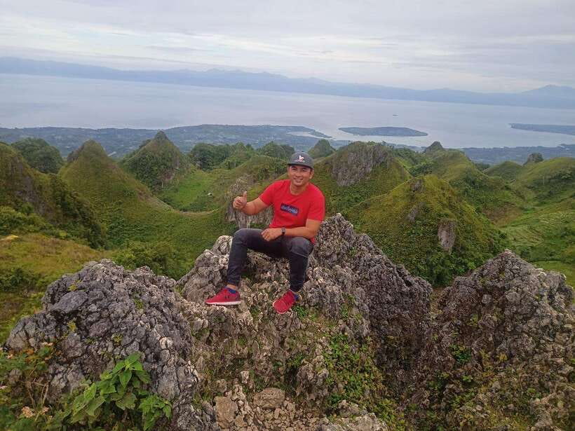 Cebu: Osmeña Peak hike and Sardines Run Snorkel adventure - Reaching the 1,013-meter summit