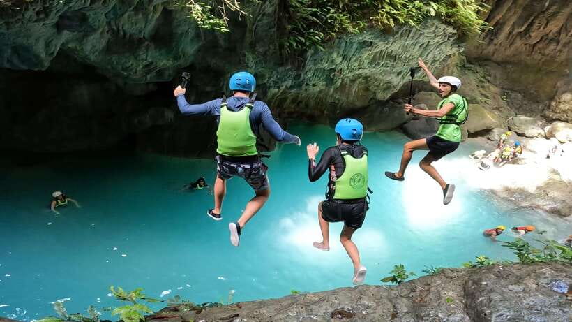 Cebu: Pescador Island, Sardines run and Kawasan Canyoneering - Why this Cebu combination works