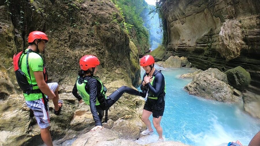 Cebu:WhaleShark Watching & Kawasan Canyoneering Private Tour - Lunch in Badian before the hard part