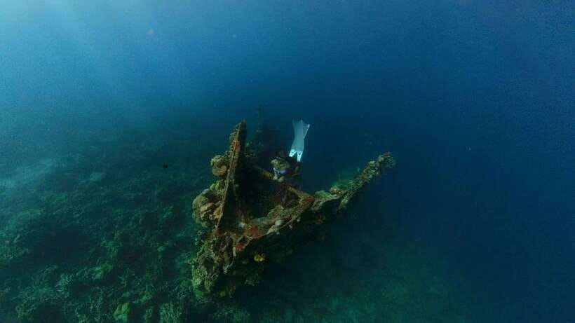 Coron: Barracuda Lake and Reef Garden Tour with Lunch - Barracuda Lake and its jagged entrance