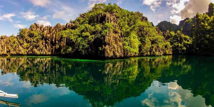 Coron: Complete Island Hopping Guided Tour with Lunch - Skeleton Wreck for beginner snorkelers