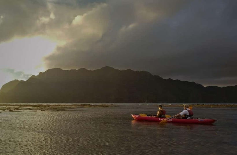 Coron: Coron Island Sunset Kayaking trail - Getting ready at the kayak station