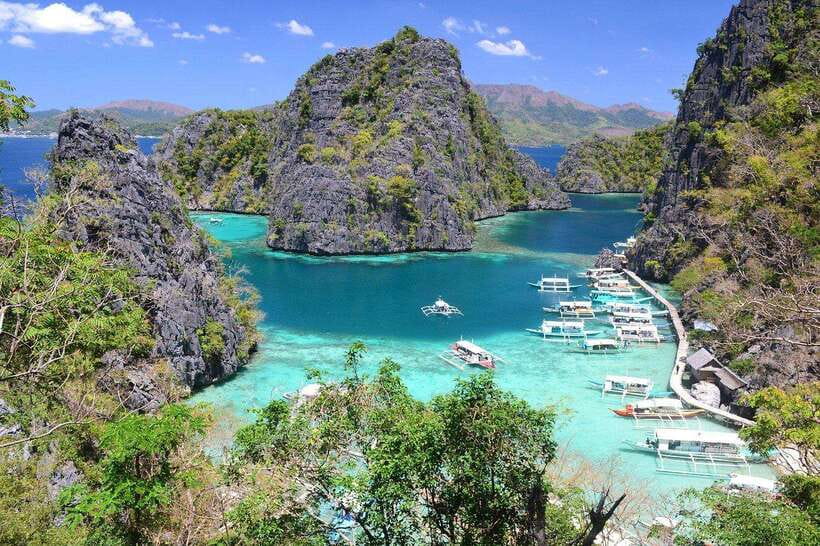 Coron Island Tour: 5 Top Attractions & Island Buffet Feast - Kayangan Lake starts the sightseeing with a hike