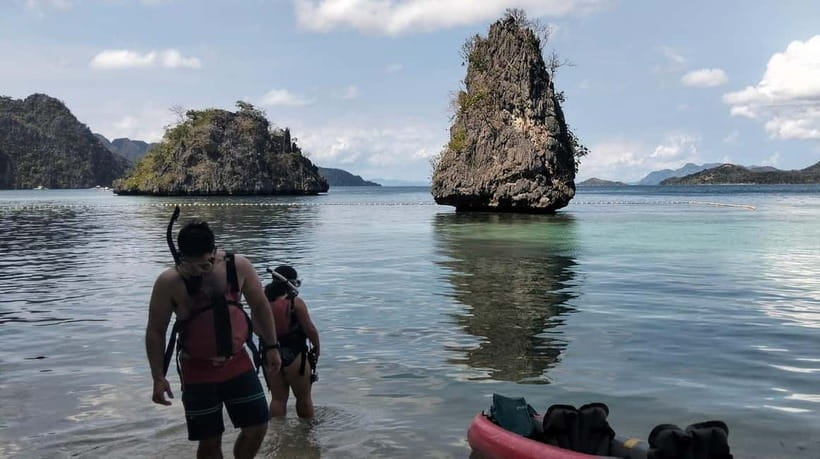 Coron: North Face Kayaking Tour with Lunch and Snorkeling - Paddling beneath Coron’s north face