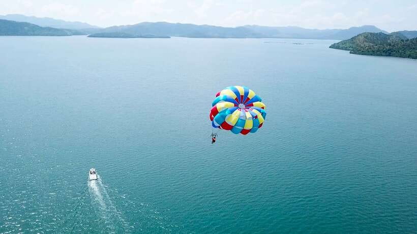 Coron: Parasailing Experience - Meeting at Coron Harbor Square