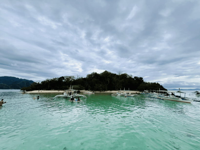 Coron: Private Boat Hire with Guided Tour and Lunch on Beach - What to bring for an eight-hour day