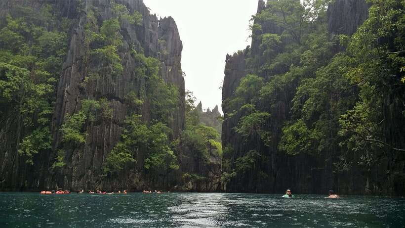Coron Tour A: Kayangan Lake & Quin Reef Tour with Lunch - The guides and crew shape the experience