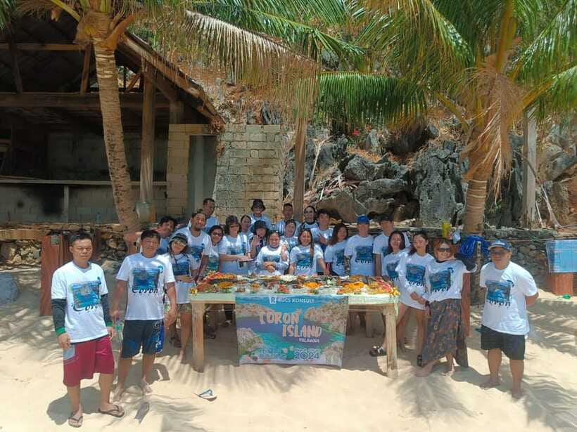 CORON TOUR - PRIVATE BOAT RENTAL with LUNCH (7 Destinations) - Snorkeling at Siete Pecados or the Coral Garden