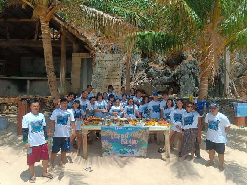 CORON TOUR - PRIVATE BOAT RENTAL with LUNCH (7 Destinations) - Starting at Kayangan Lake and its famous viewpoint