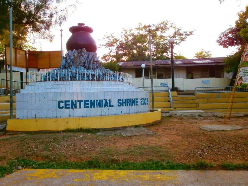 Coron: Town Tour with Maquinit Hot Spring - A short stop for souvenirs and photos