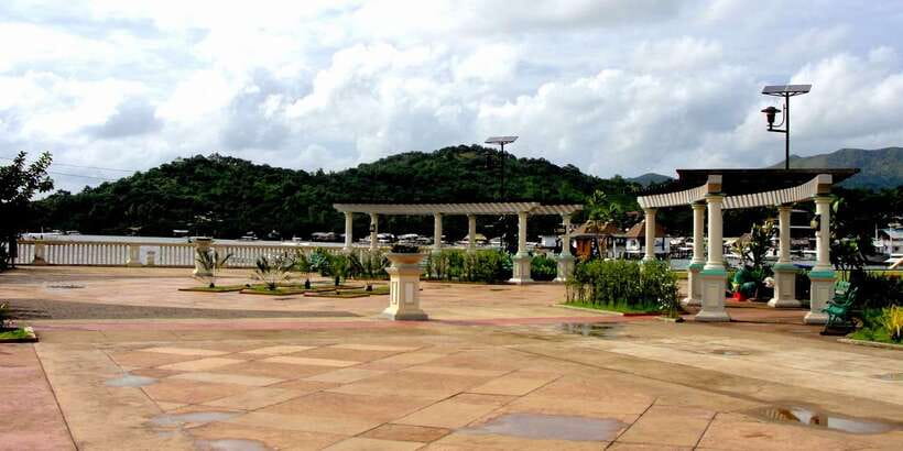 Coron: Town Tour with Maquinit Hot Spring - What the guide adds to the experience