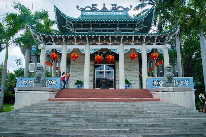Davao City Tour - Chinatown and San Pedro Cathedral show two sides of the center
