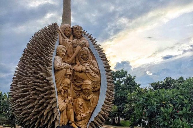 Davao City Tour - Long Hua Temple brings another faith into view