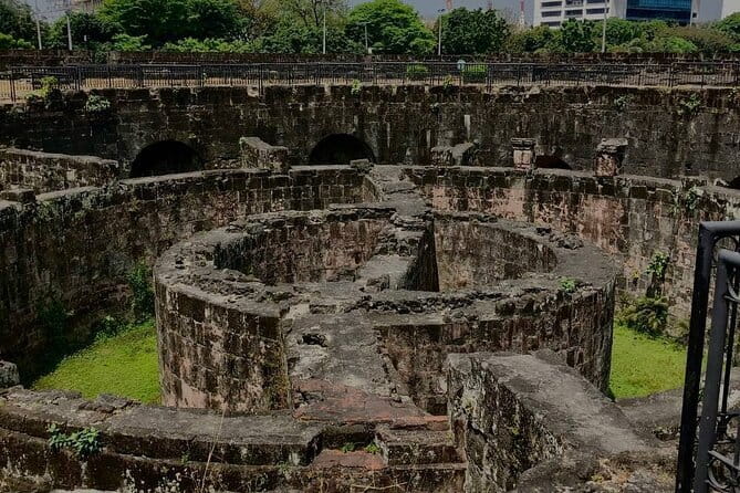 Day Tour in Manilas History and Savor a Cultural Dinner - Paco Park and the memory of José Rizal