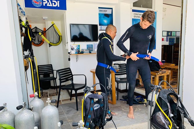 DiveGurus - Open Water Diver Course SSI/PADI - Day one: learning the basics before entering the sea
