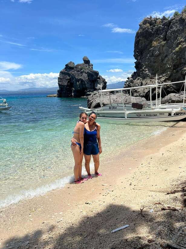 Dumaguete Apo Island Snorkel with turtle Tour - Beach time, photographs, and the lighthouse option