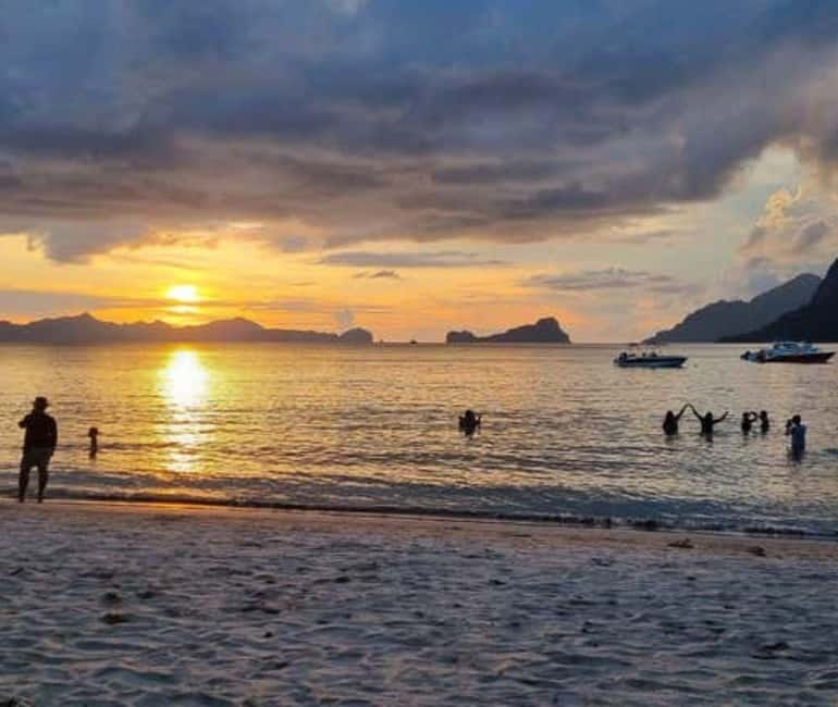 El Nido Beach Escape: Lio, Nacpan, Las Cabanas (Private) - Starting in an air-conditioned van